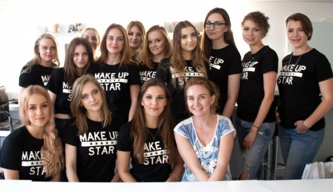 Koszulki MAKE UP STAR na Zawodowym kursie wizażu